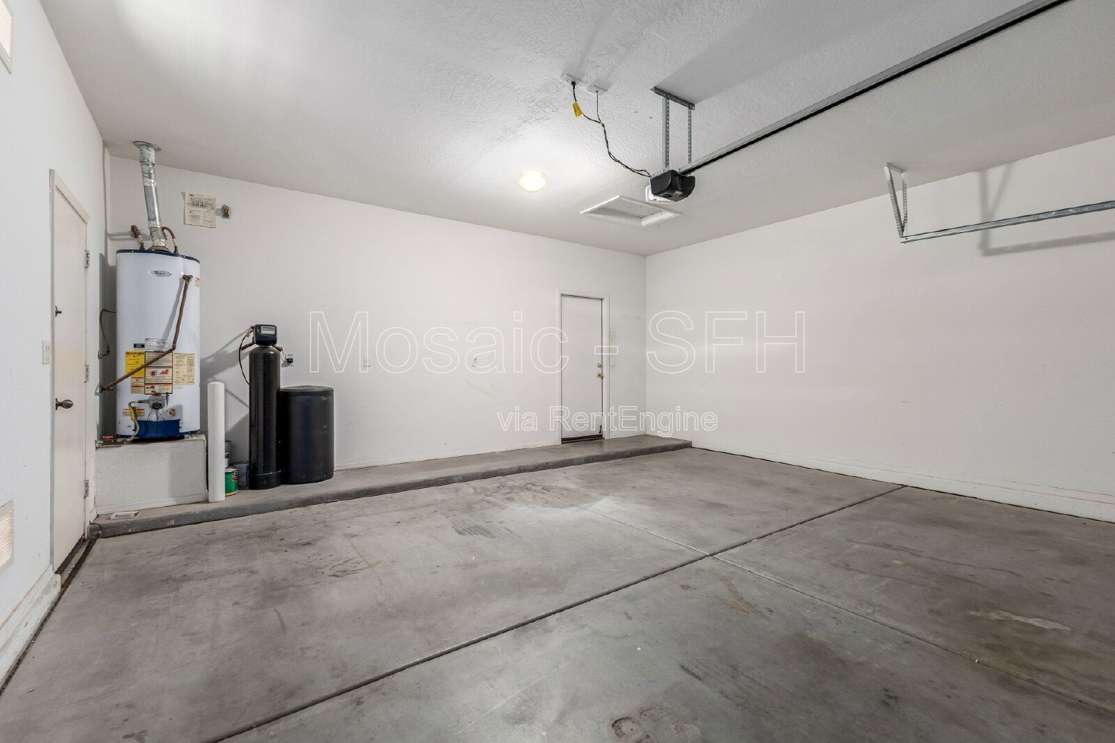 Like new home, great lot and tons of amenities in Estrella Mountain Ranch property image