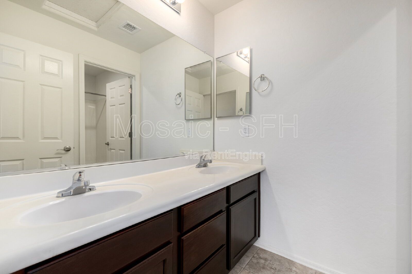 Spacious 4-Bedroom Home with 3 Full Baths in Prime Gilbert Location! property image