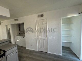 *Newly Remodeled* 2 Bed/1.5 Bathroom property image