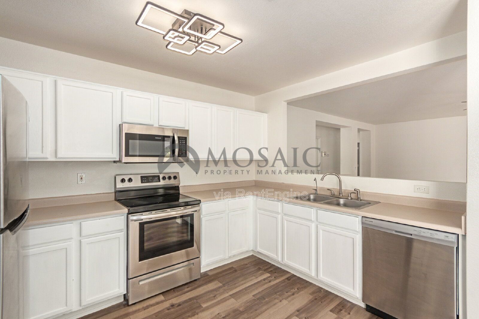 Beautiful 3 bedroom home minutes from the 303!! property image