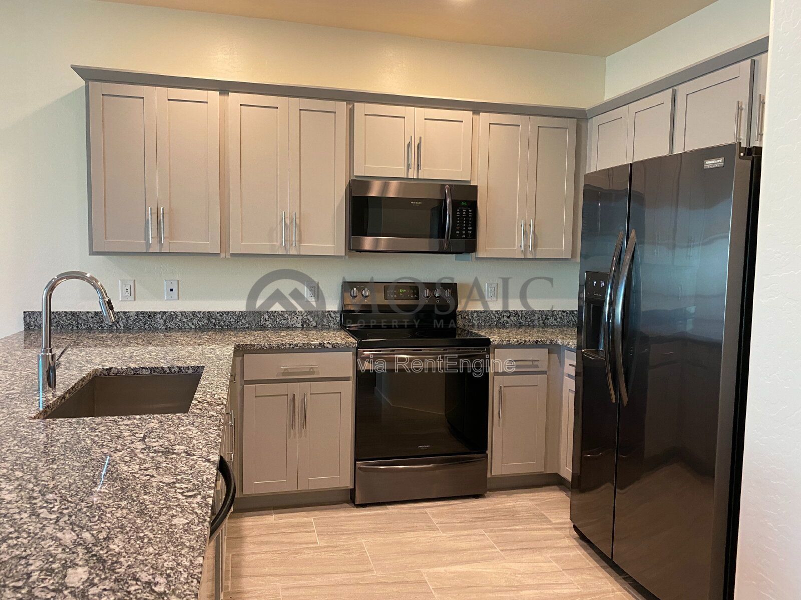 BEAUTIFULLY UPDATED 3 bed/2bath TOWNHOME in GILBERT! property image