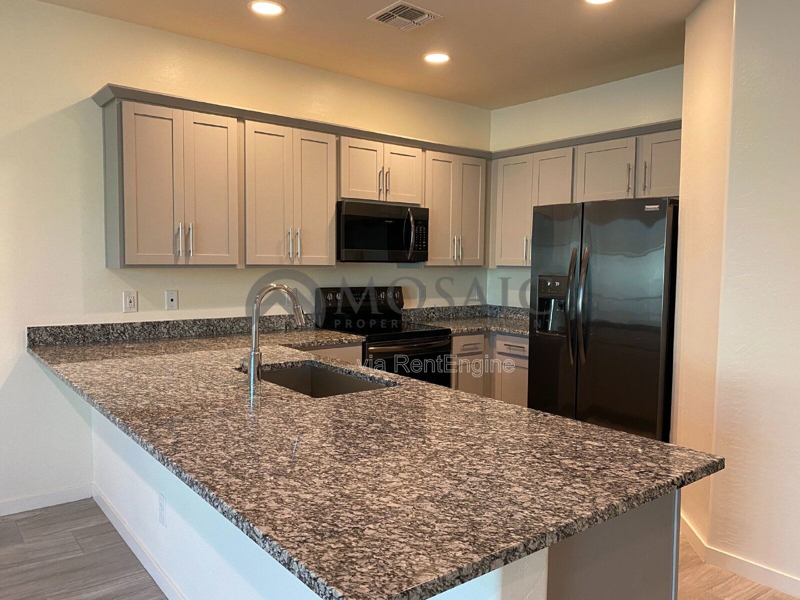 BEAUTIFULLY UPDATED 3 bed/2bath TOWNHOME in GILBERT! property image