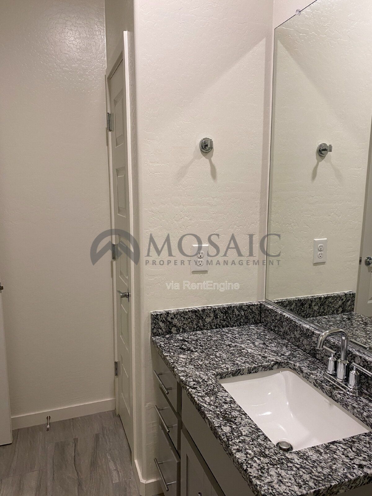 BEAUTIFULLY UPDATED 3 bed/2bath TOWNHOME in GILBERT! property image