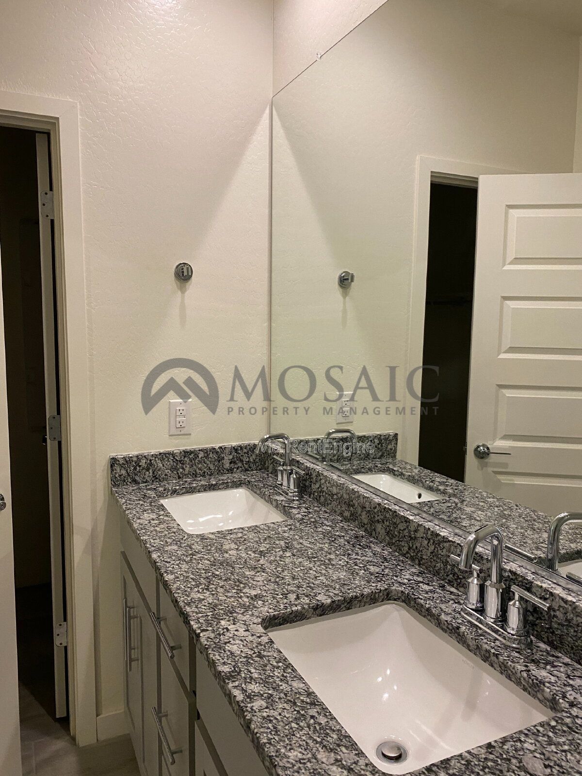 BEAUTIFULLY UPDATED 3 bed/2bath TOWNHOME in GILBERT! property image