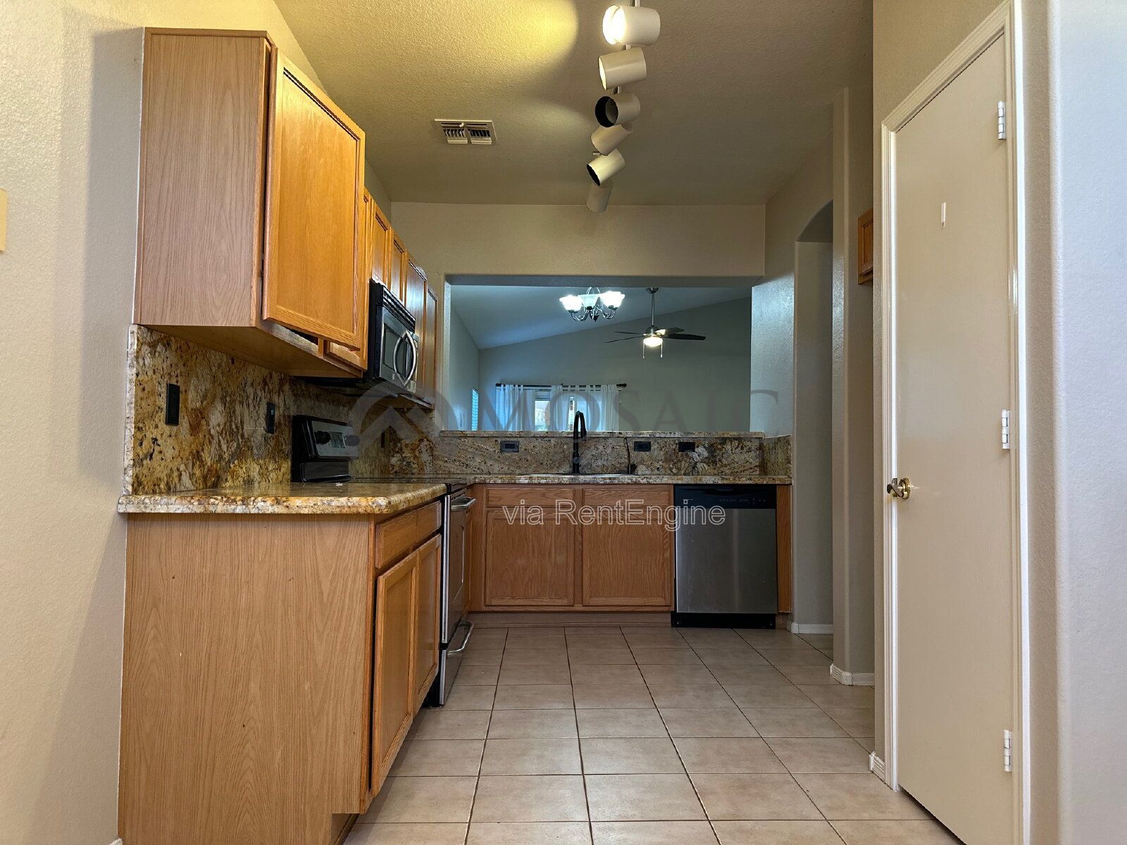 Welcome to your Gorgeous 3 bed/ 2bath home in the HIGHLY DESIRABLE Corona Del Mar!!! property image