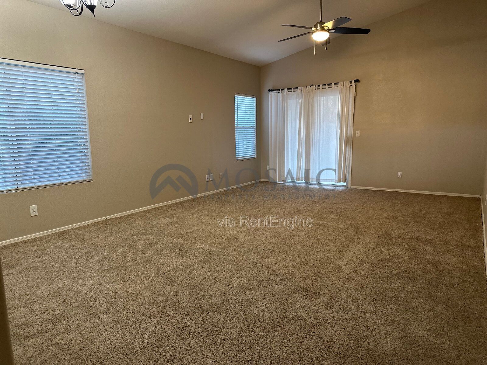 Welcome to your Gorgeous 3 bed/ 2bath home in the HIGHLY DESIRABLE Corona Del Mar!!! property image