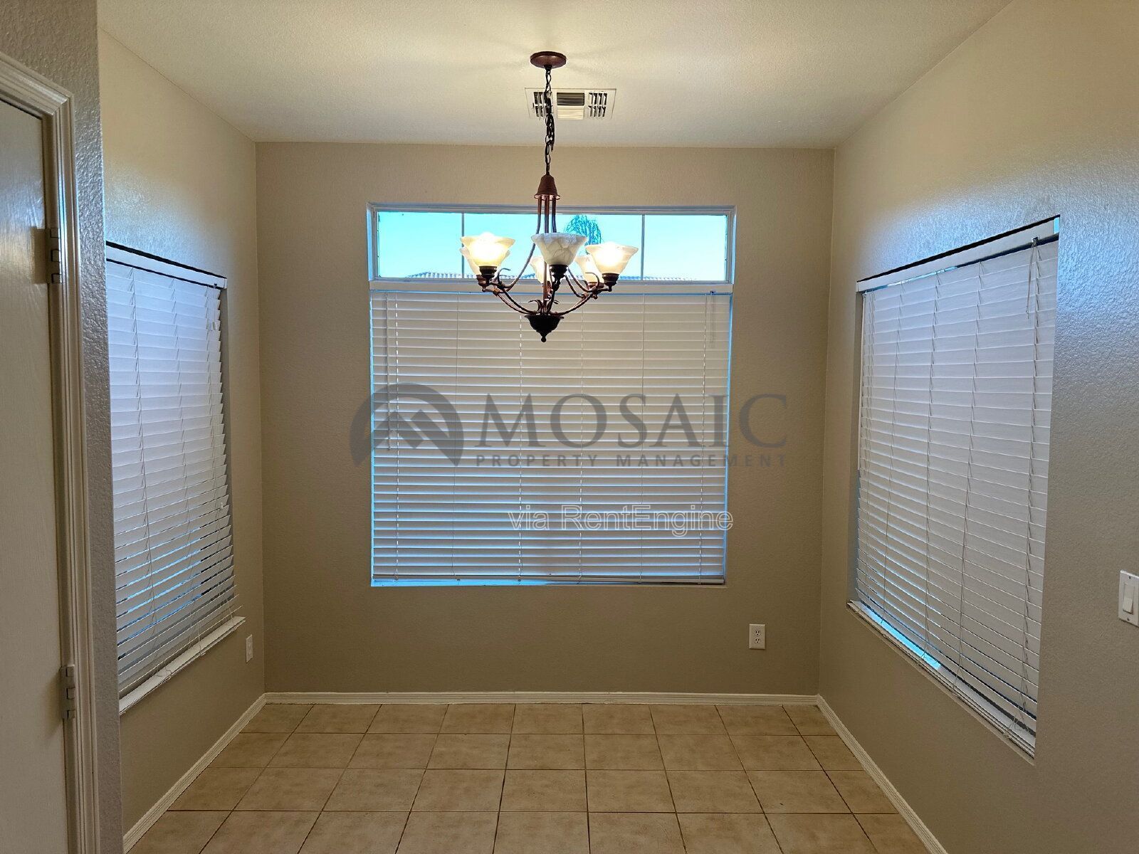 Welcome to your Gorgeous 3 bed/ 2bath home in the HIGHLY DESIRABLE Corona Del Mar!!! property image