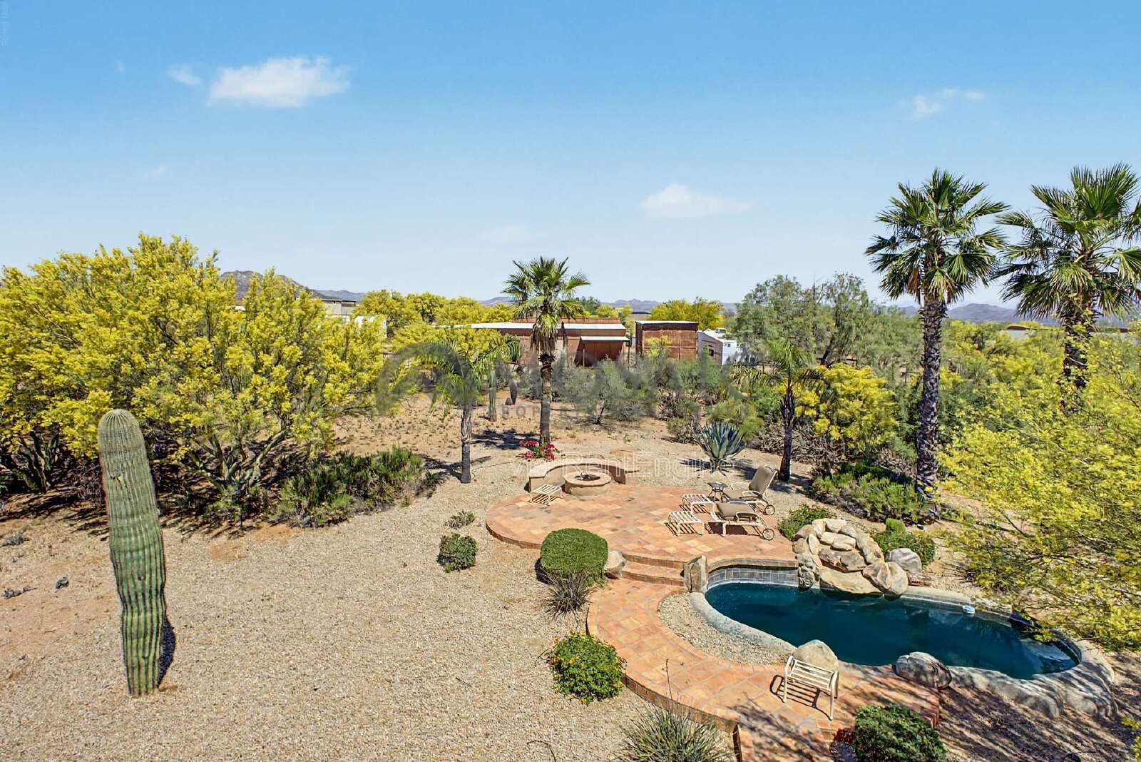 Beautiful 1.3 Acre Desert Oasis! property image
