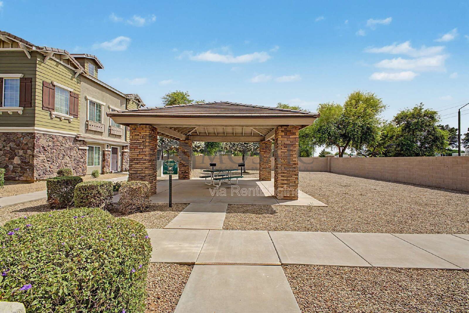 Amazing 3 bed, 2 bath home in Gilbert! property image