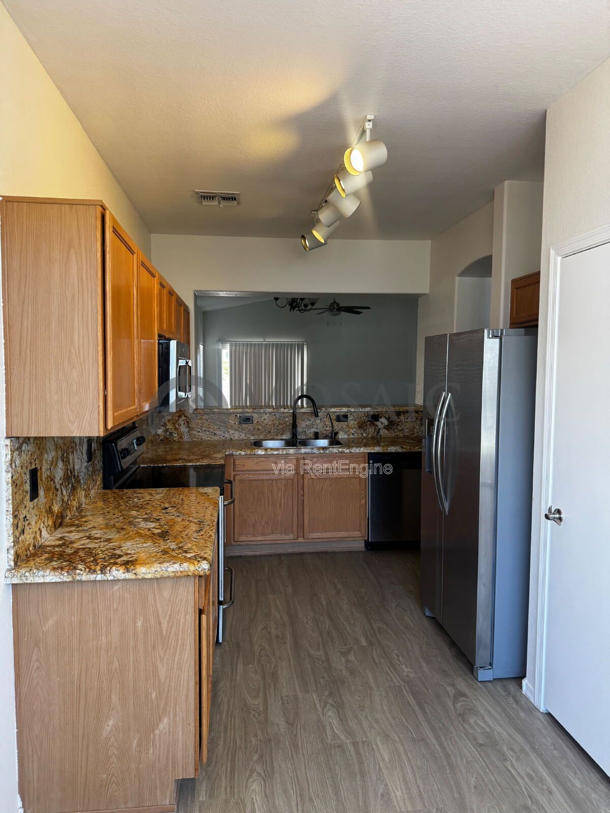 Welcome to your Gorgeous 3 bed/ 2bath home in the HIGHLY DESIRABLE Corona Del Mar!!! property image