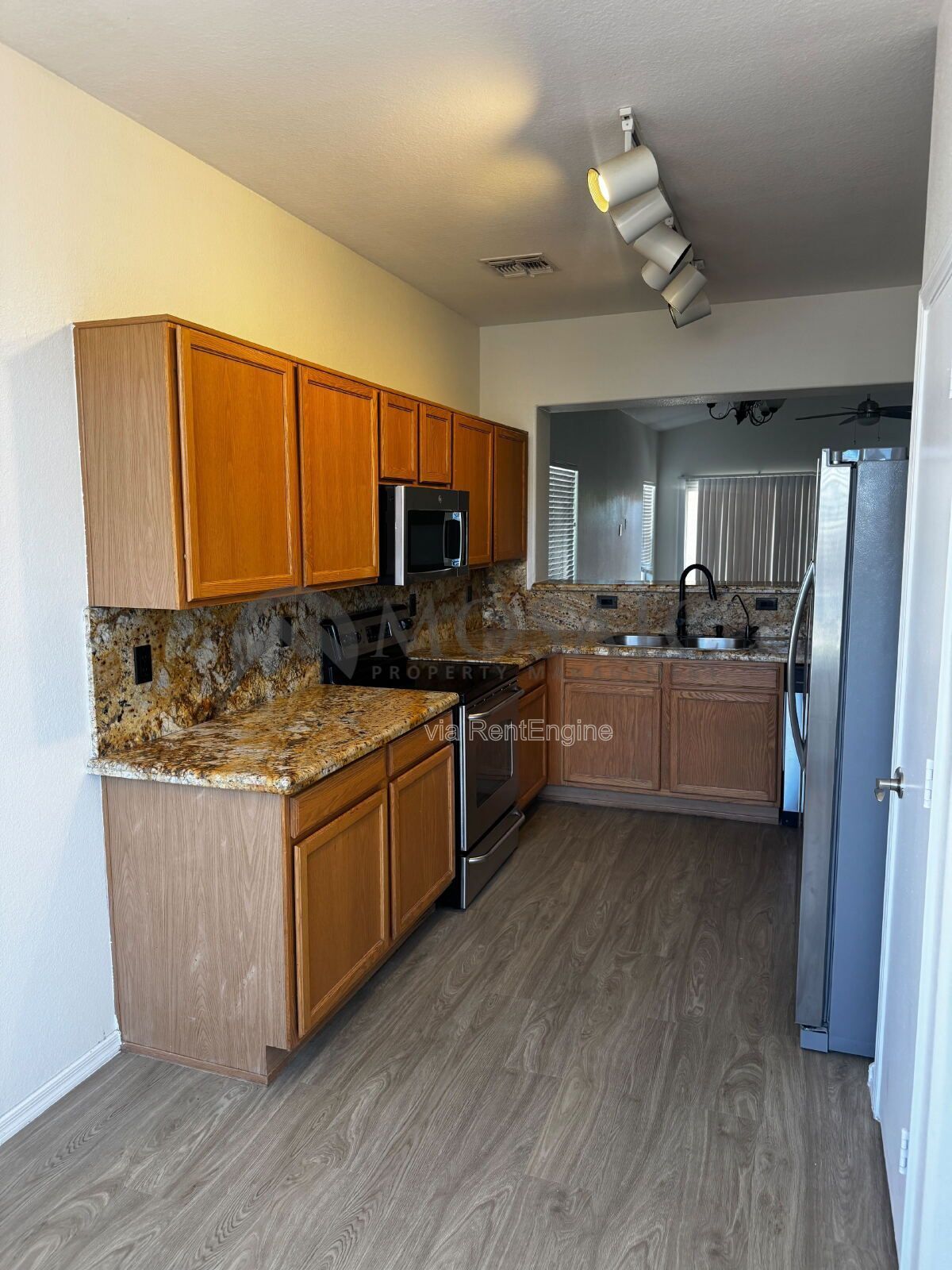 Welcome to your Gorgeous 3 bed/ 2bath home in the HIGHLY DESIRABLE Corona Del Mar!!! property image