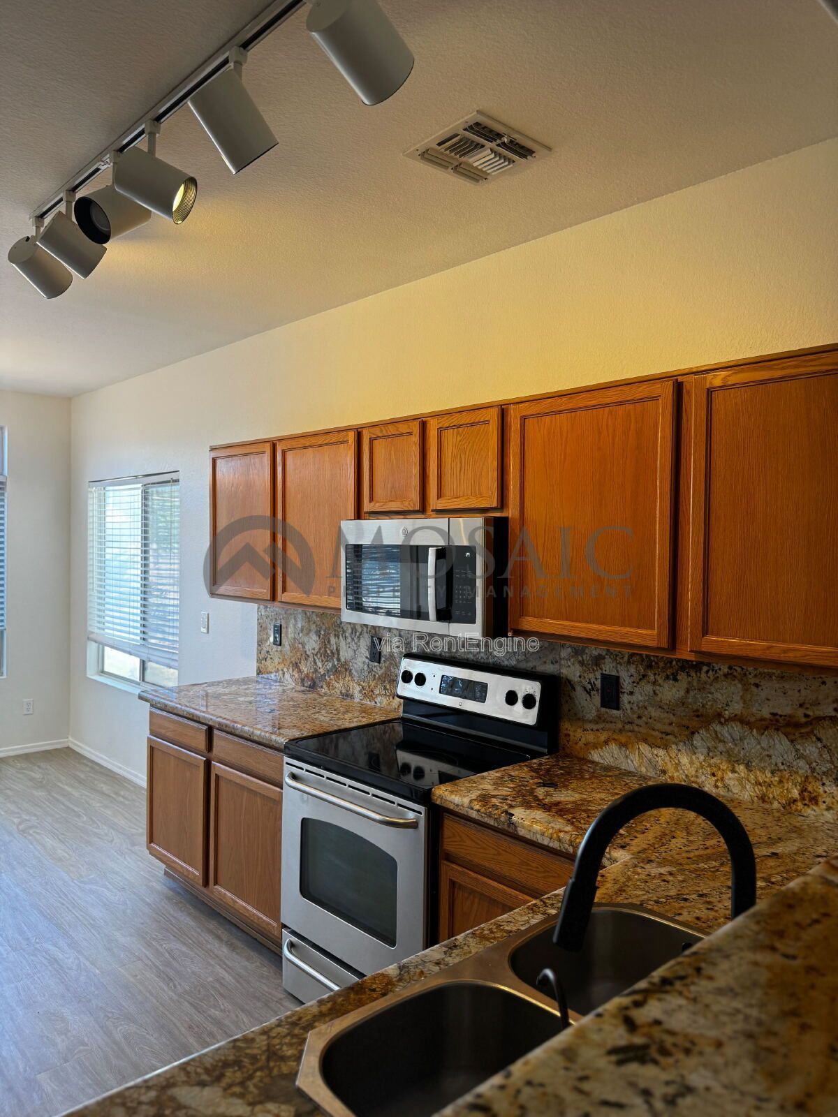 Welcome to your Gorgeous 3 bed/ 2bath home in the HIGHLY DESIRABLE Corona Del Mar!!! property image