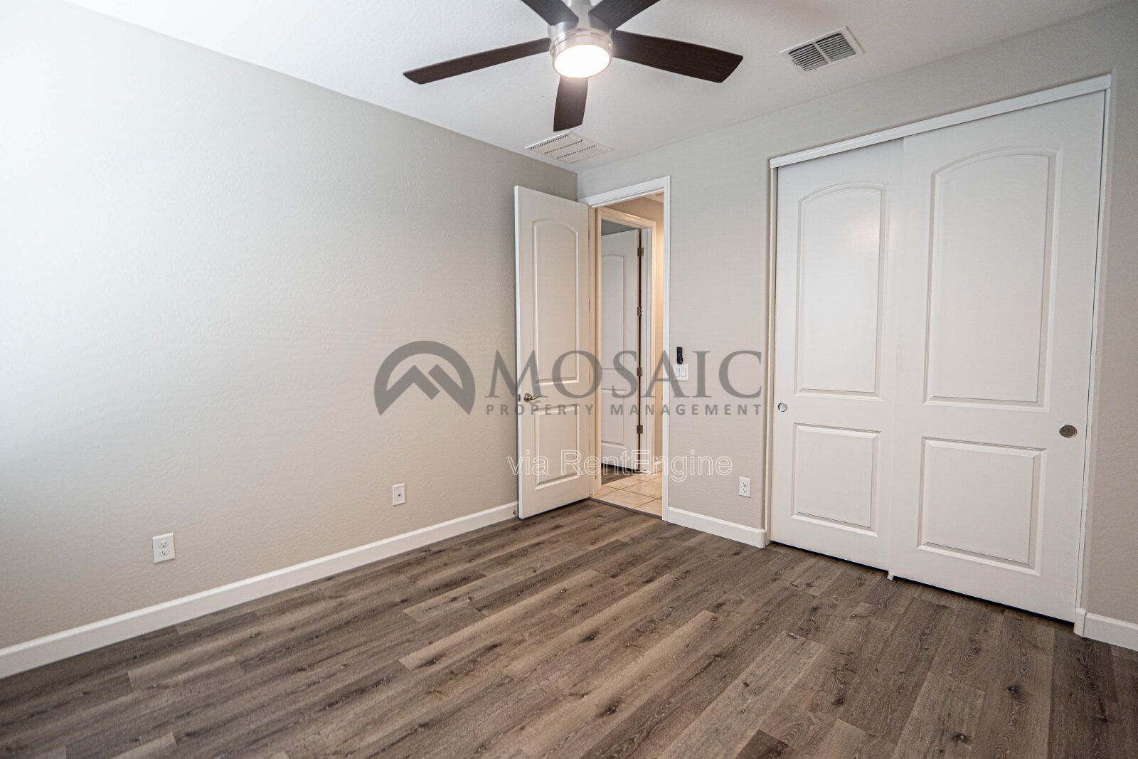 3 bed/ 2 bath home with HUGE backyard! property image