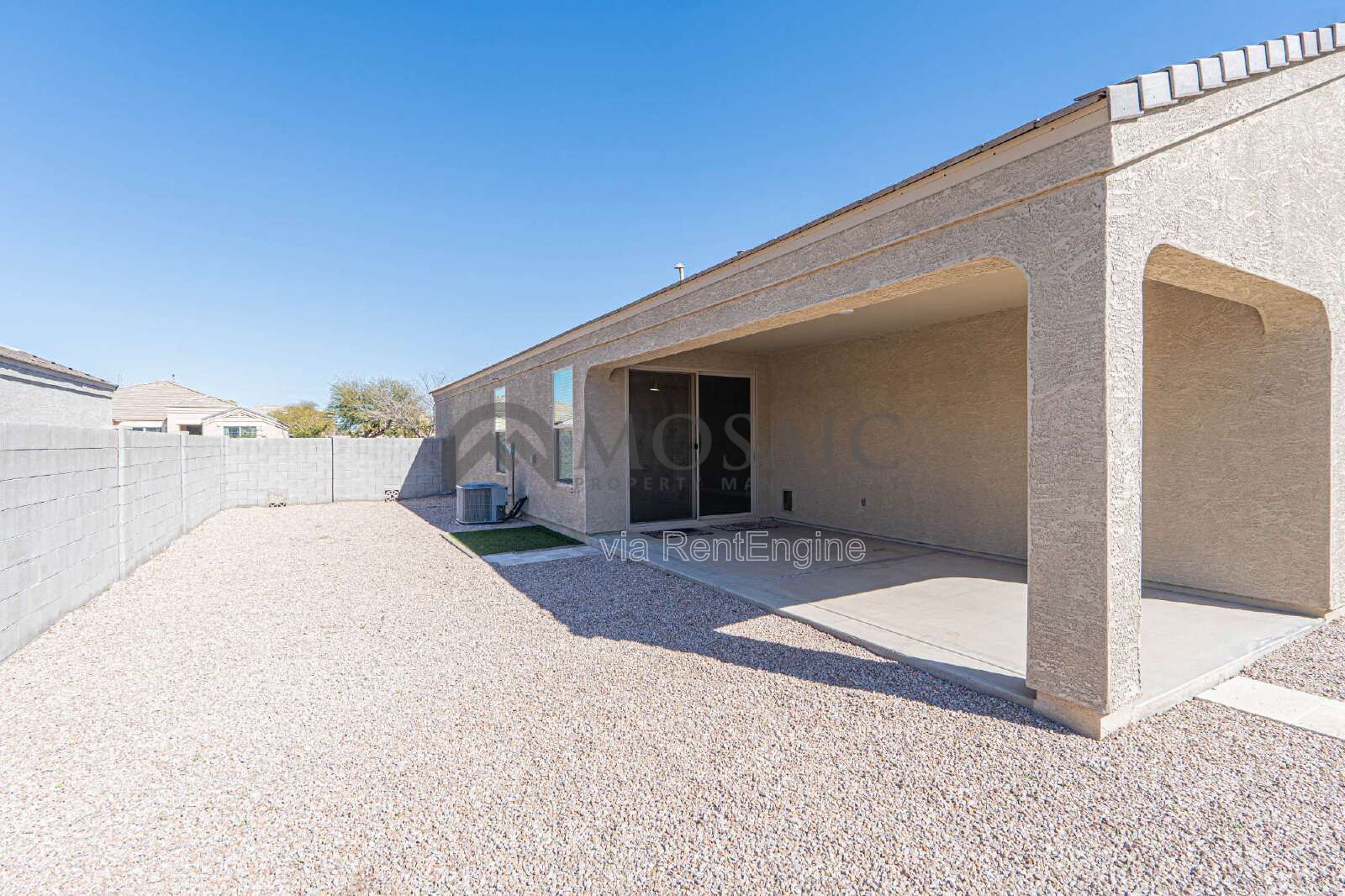 3 bed/ 2 bath home with HUGE backyard! property image