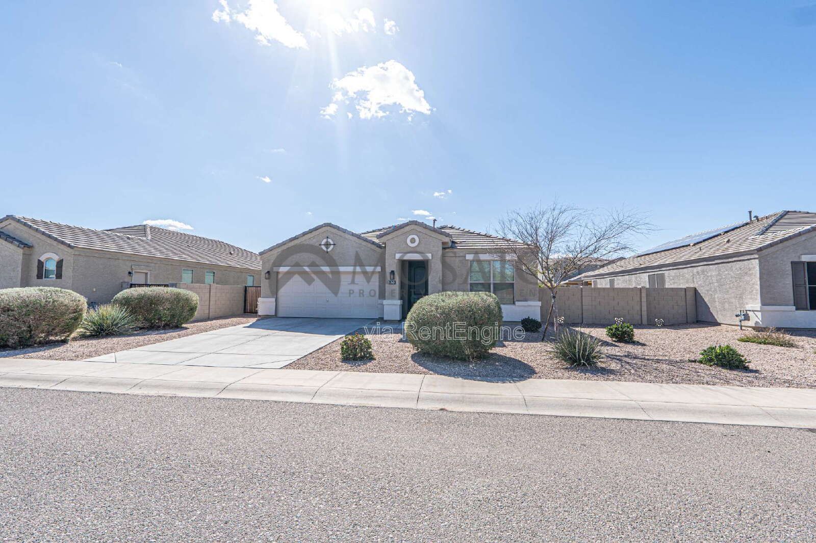 3 bed/ 2 bath home with HUGE backyard! property image