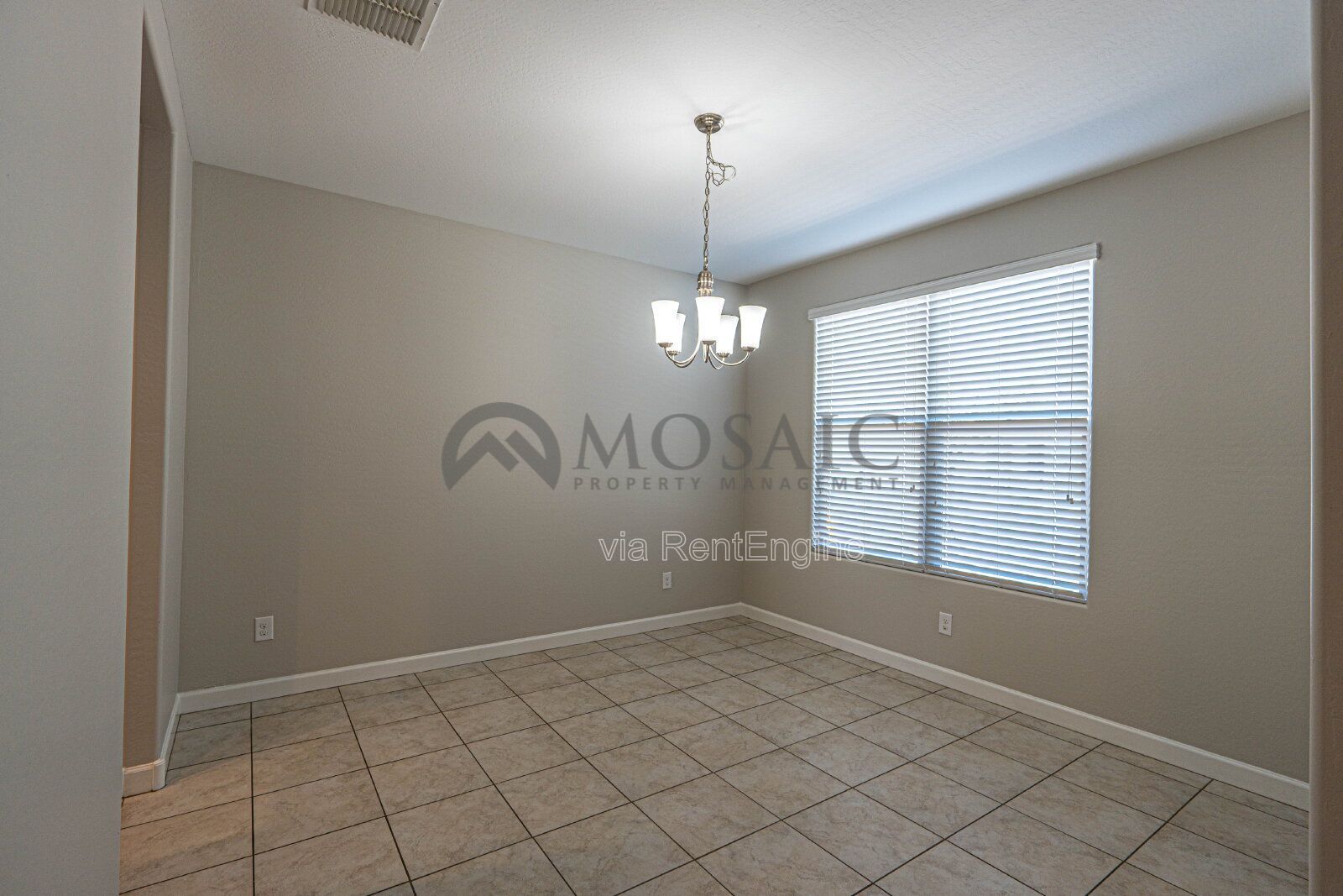 3 bed/ 2 bath home with HUGE backyard! property image