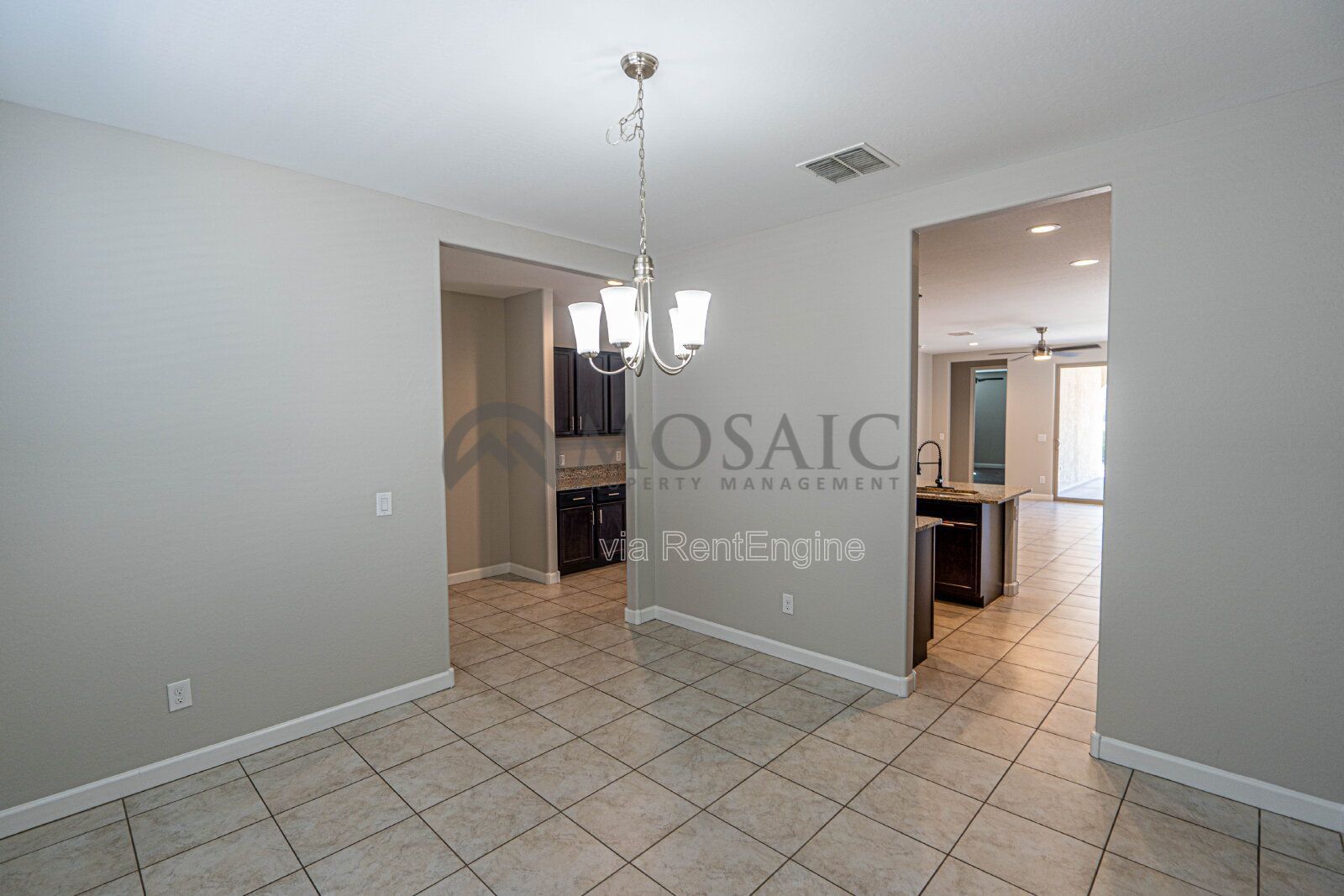 3 bed/ 2 bath home with HUGE backyard! property image