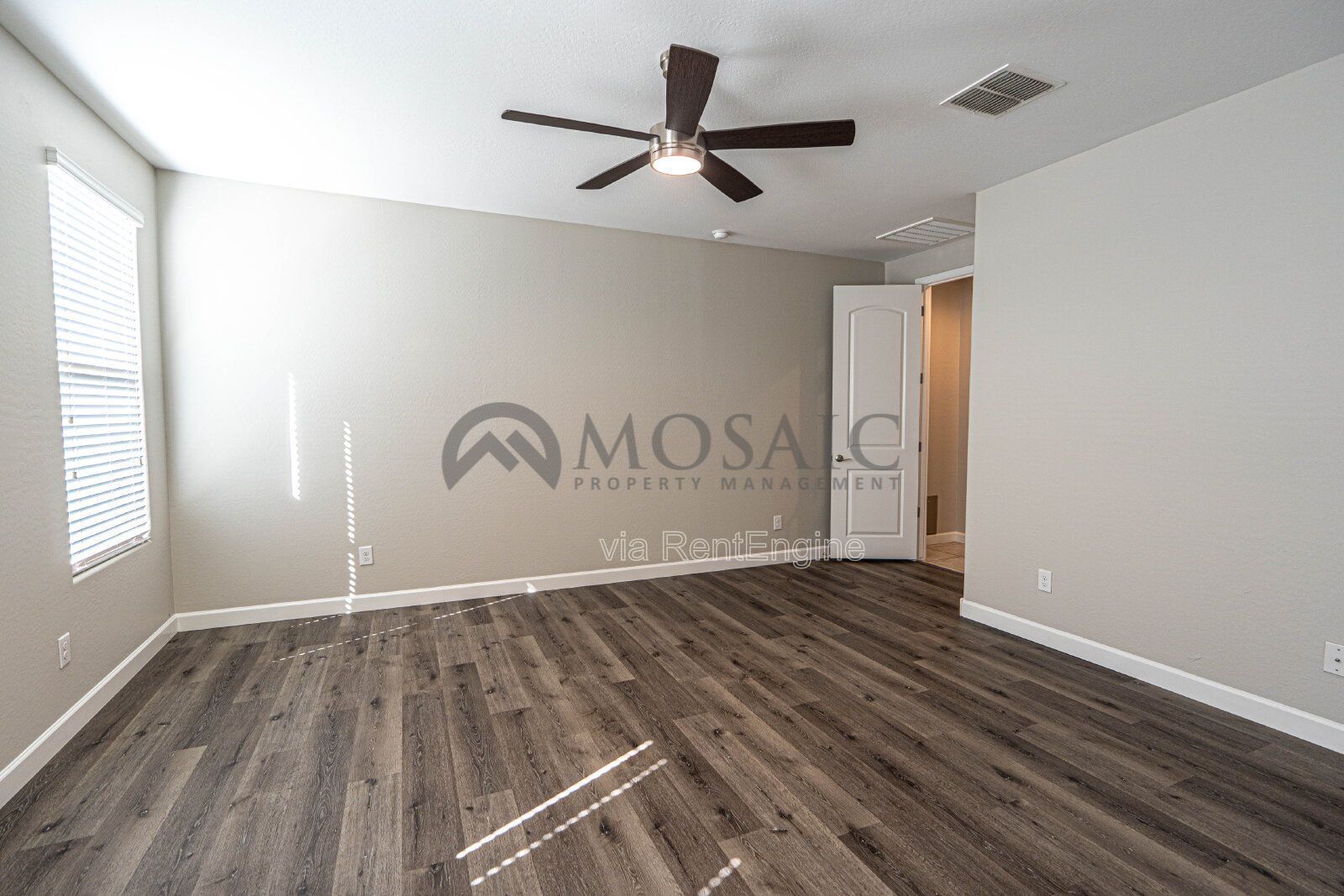 3 bed/ 2 bath home with HUGE backyard! property image