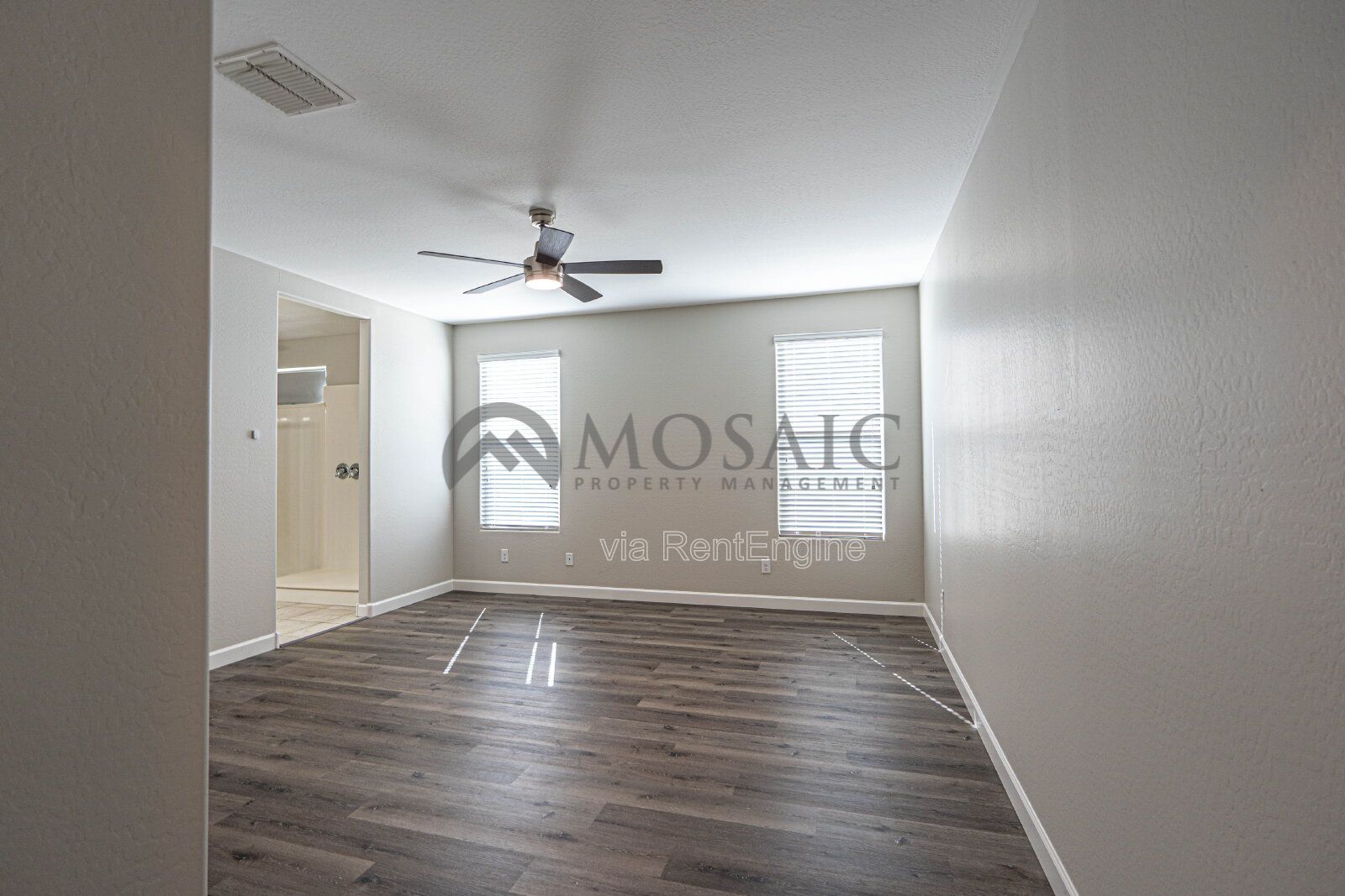 3 bed/ 2 bath home with HUGE backyard! property image
