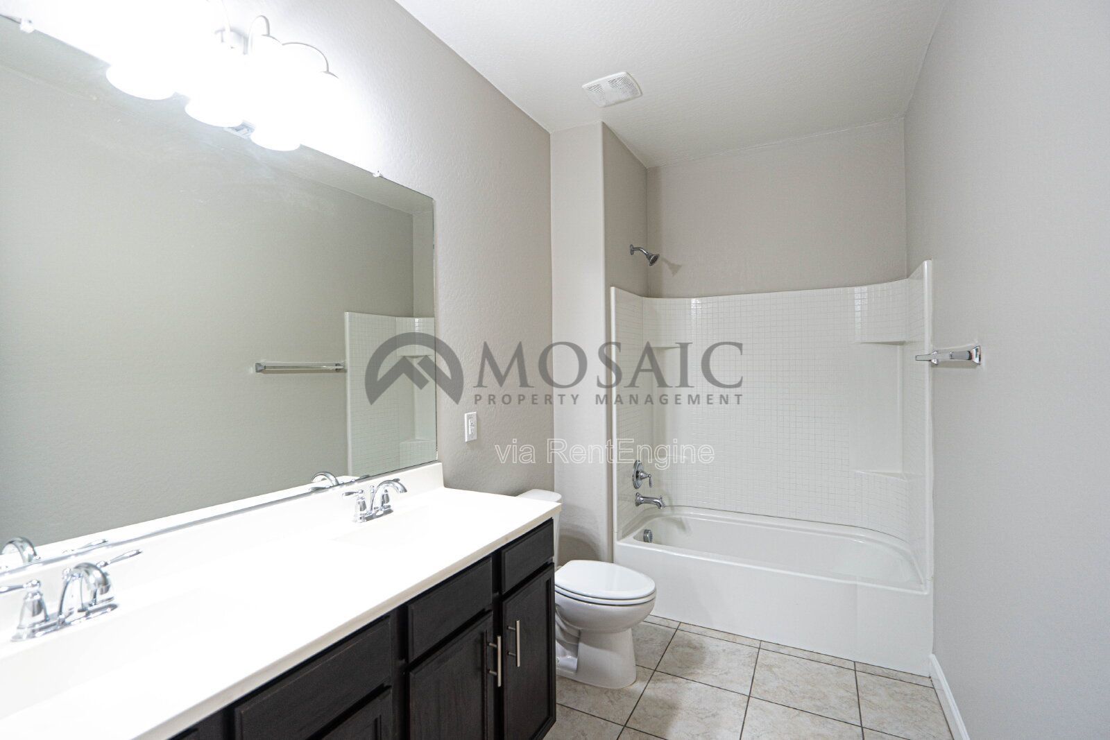 3 bed/ 2 bath home with HUGE backyard! property image