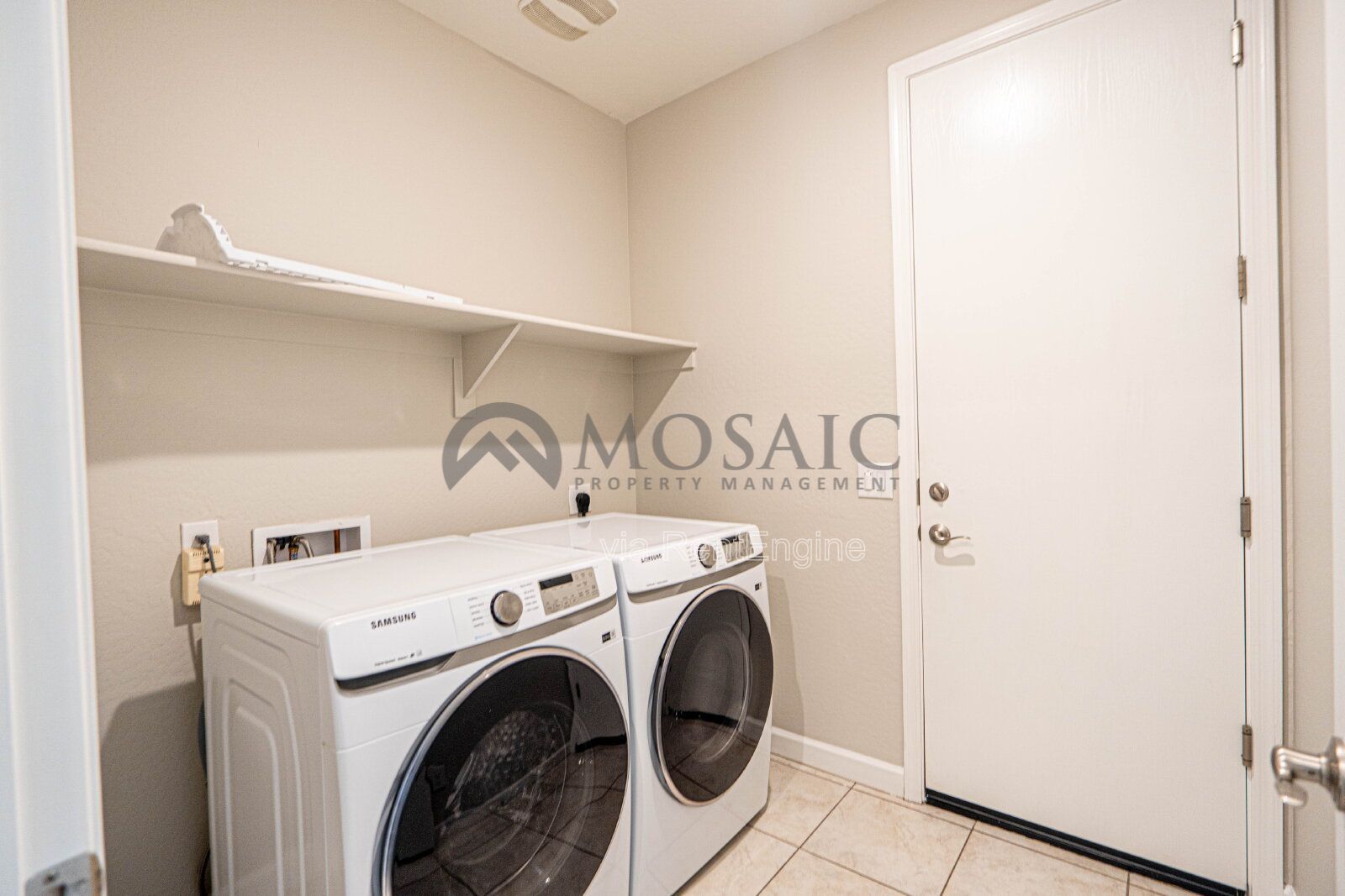 3 bed/ 2 bath home with HUGE backyard! property image
