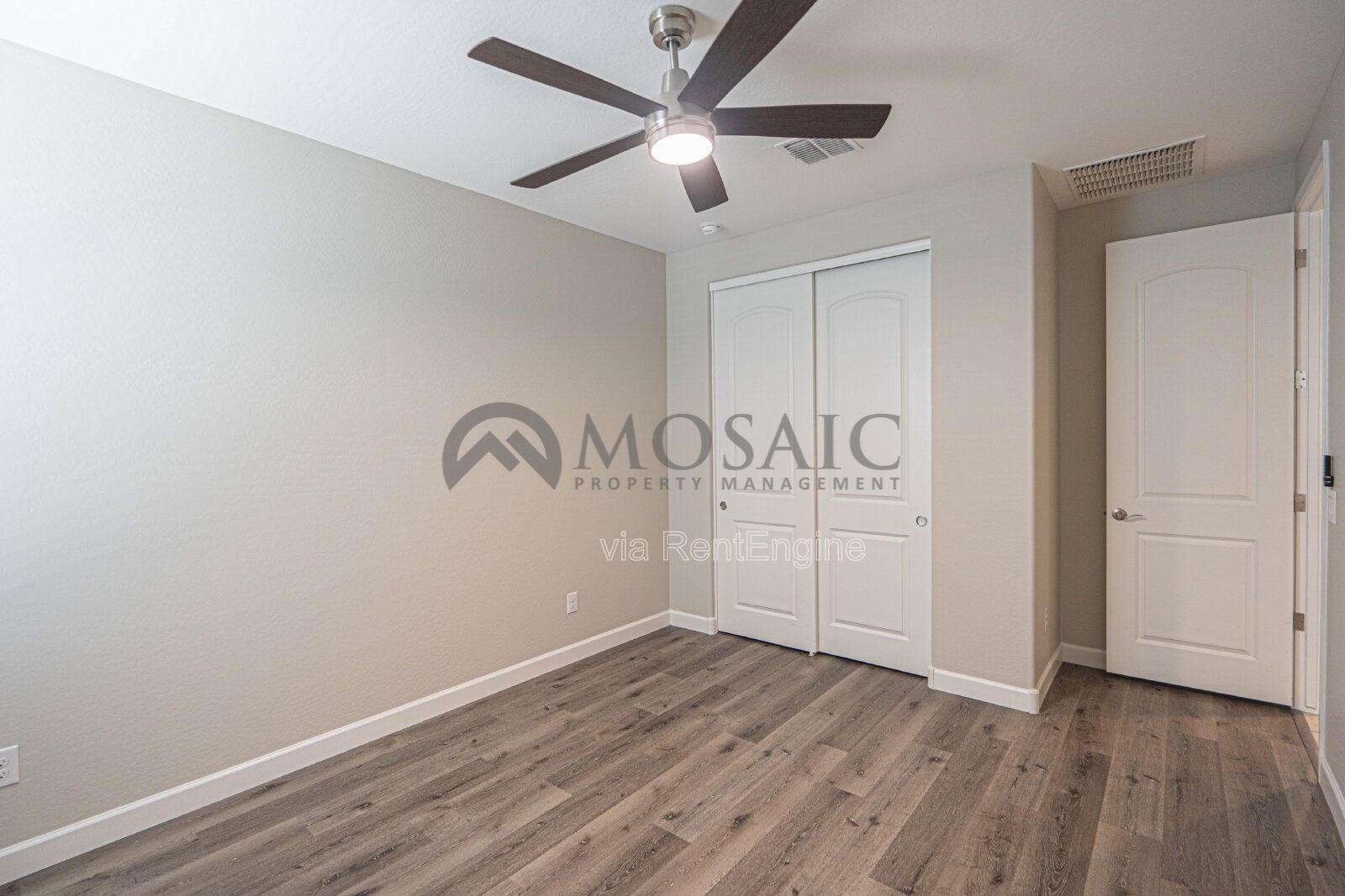 3 bed/ 2 bath home with HUGE backyard! property image