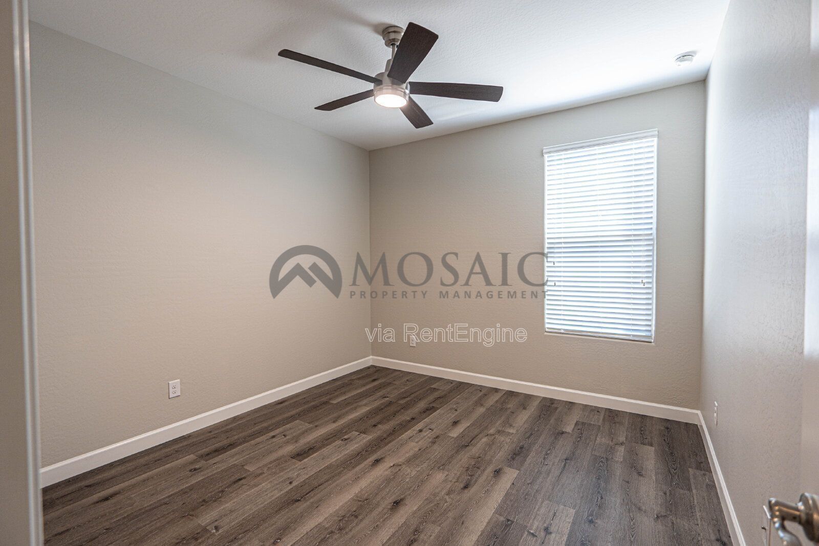 3 bed/ 2 bath home with HUGE backyard! property image