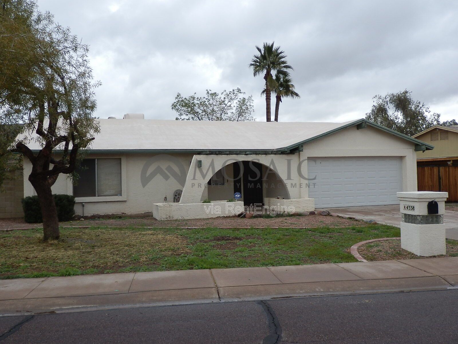 Move in ready home located in Ahwatukee. property image