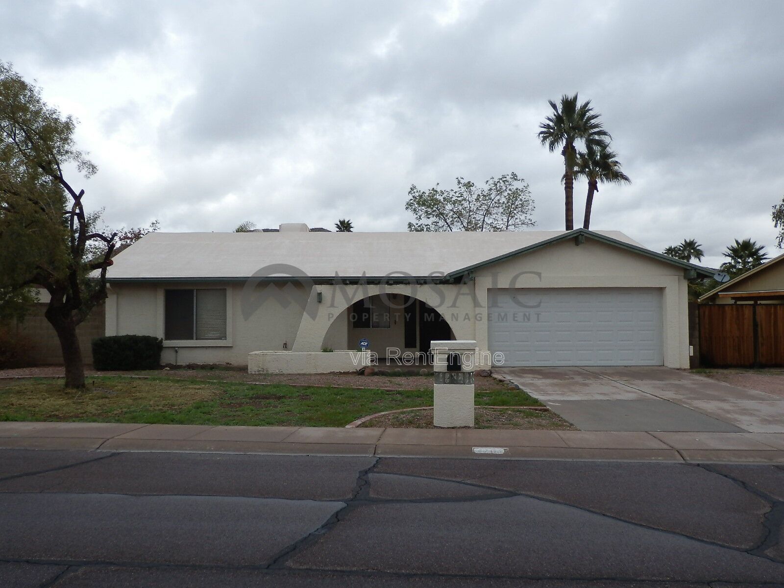 Move in ready home located in Ahwatukee. property image