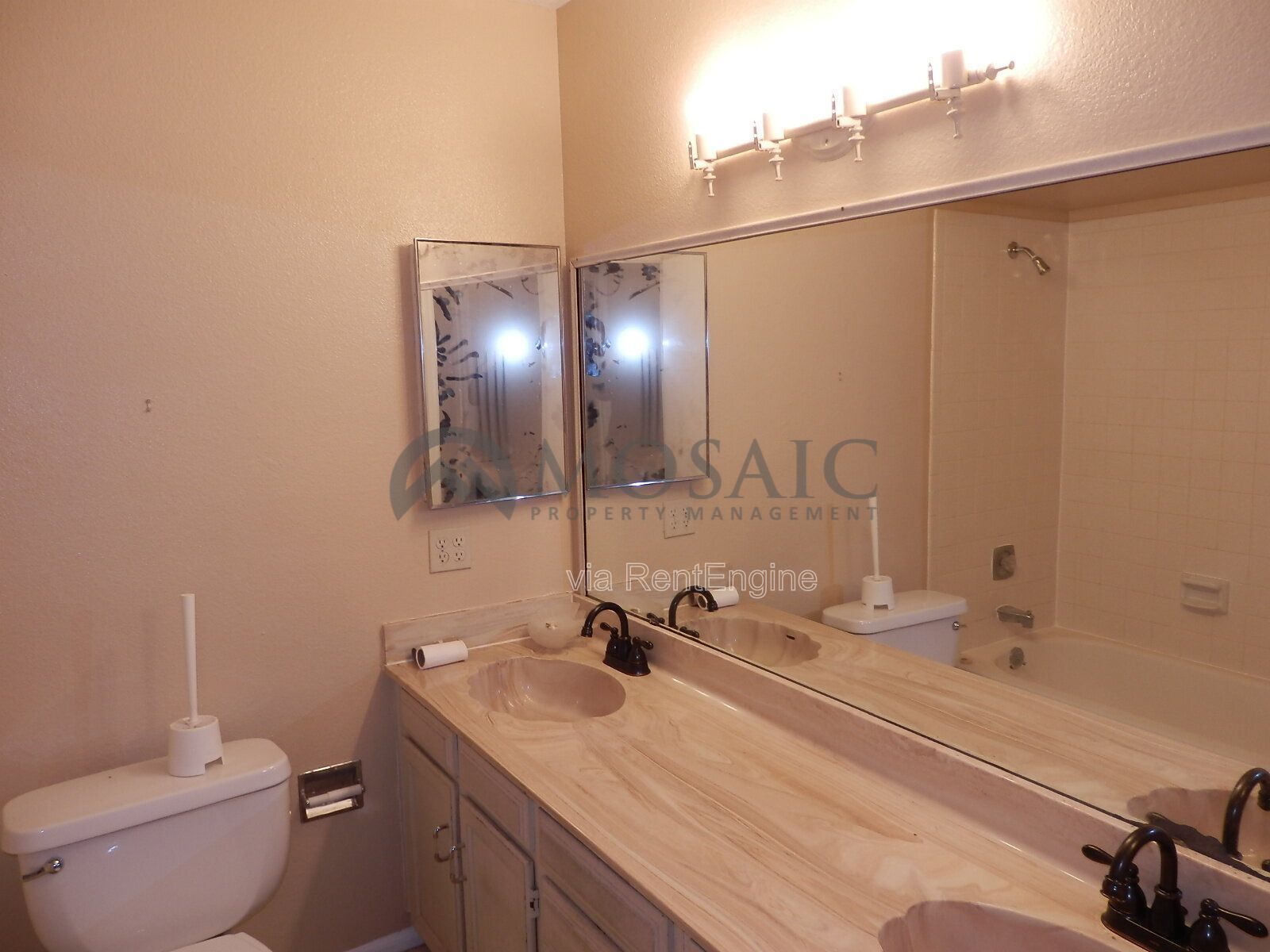 Move in ready home located in Ahwatukee. property image