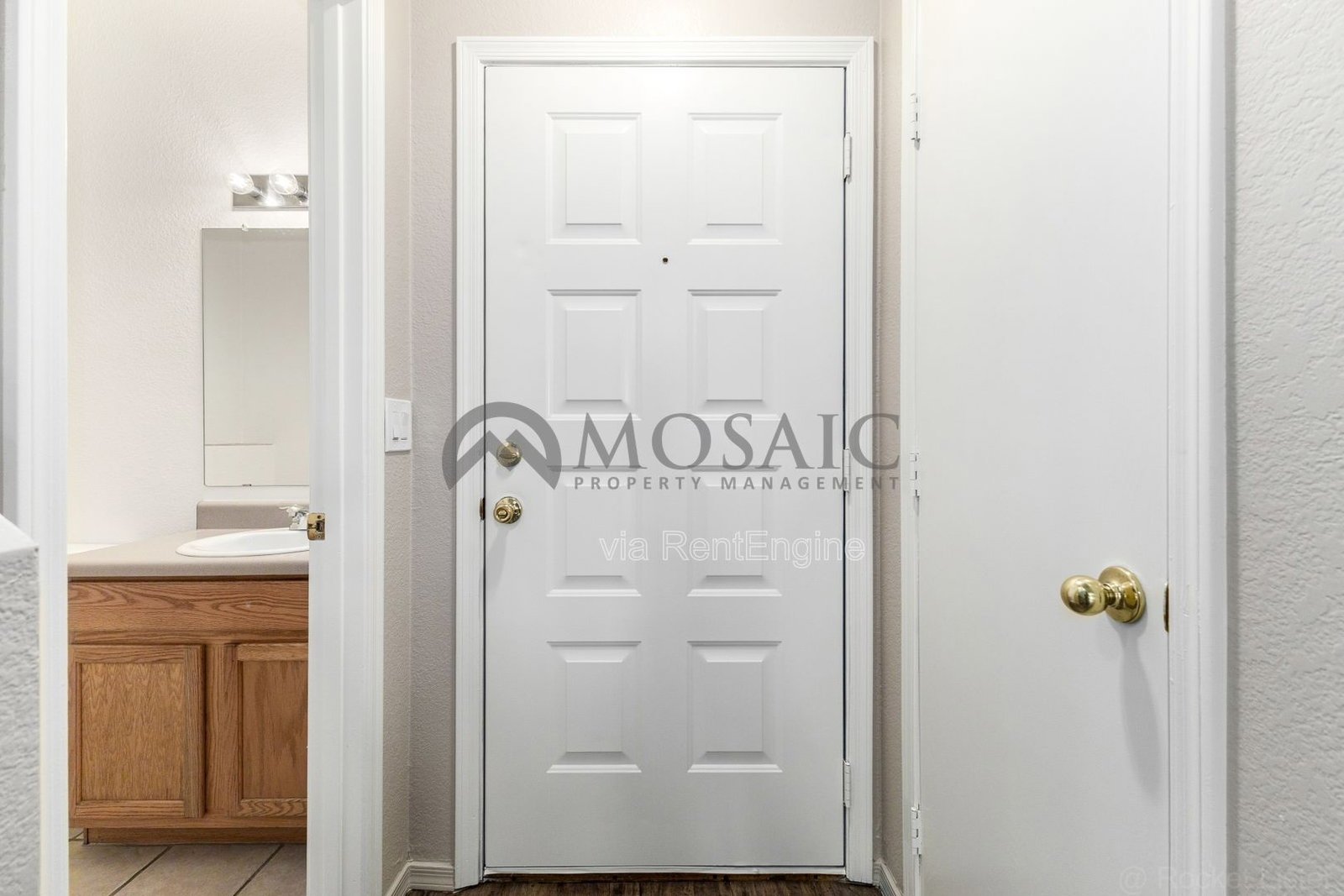 Perfect 2 bed 2 bath Condo! Brand New Flooring! property image