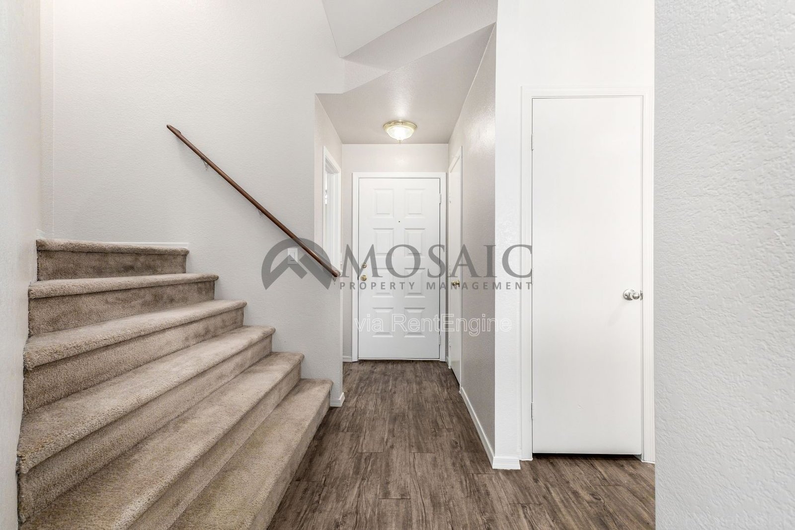 Perfect 2 bed 2 bath Condo! Brand New Flooring! property image