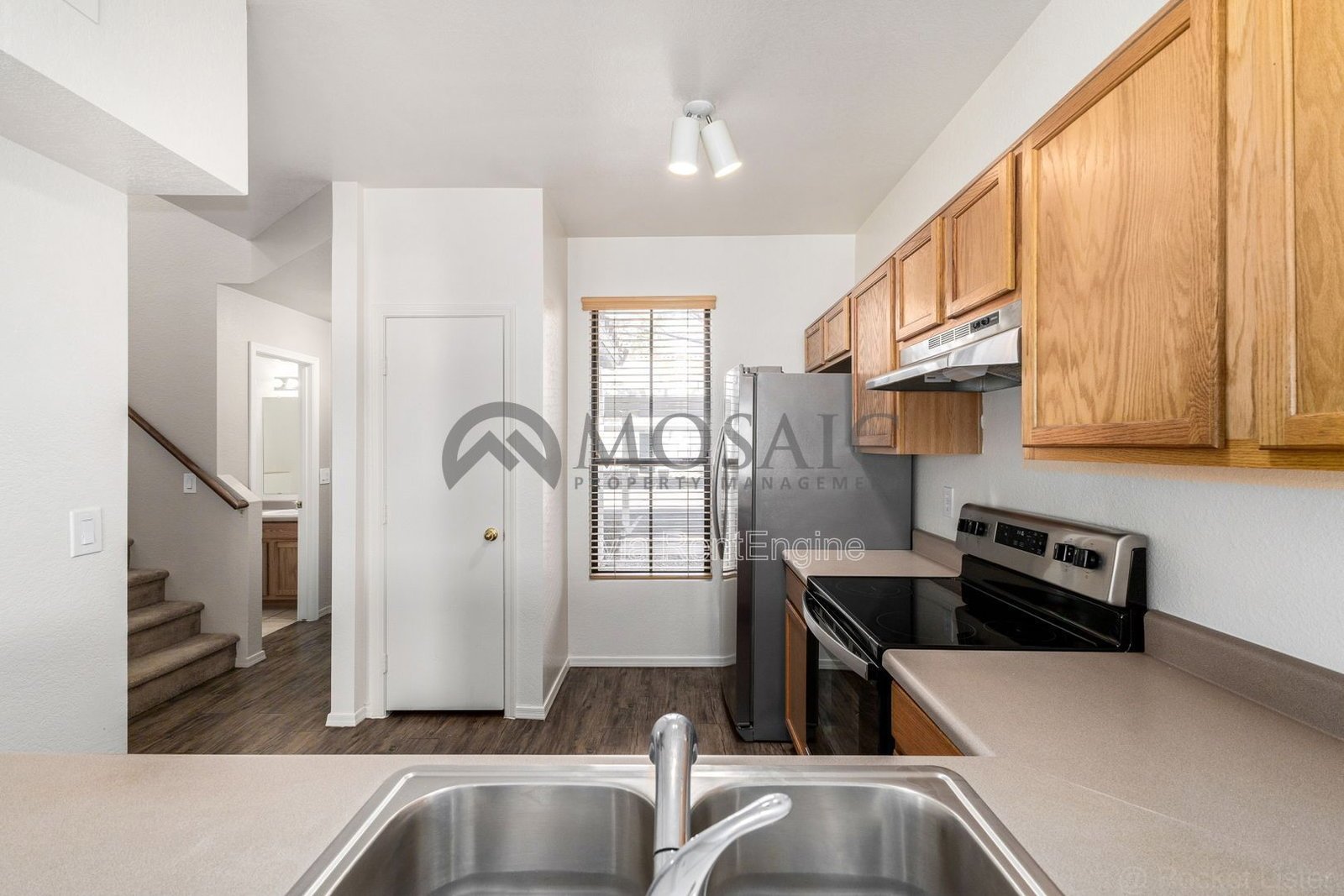 Perfect 2 bed 2 bath Condo! Brand New Flooring! property image