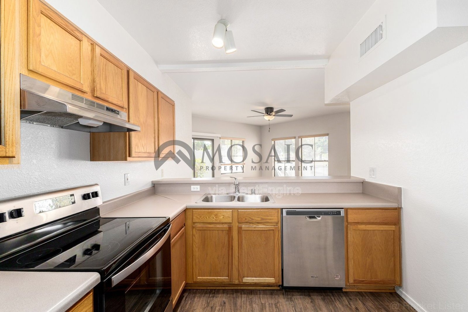 Perfect 2 bed 2 bath Condo! Brand New Flooring! property image