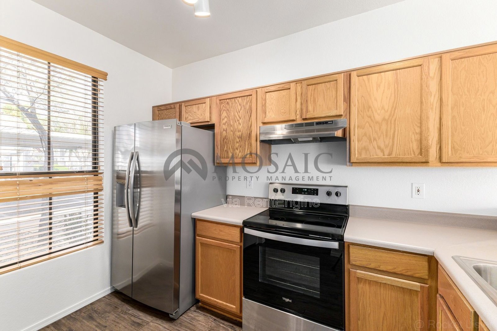 Perfect 2 bed 2 bath Condo! Brand New Flooring! property image