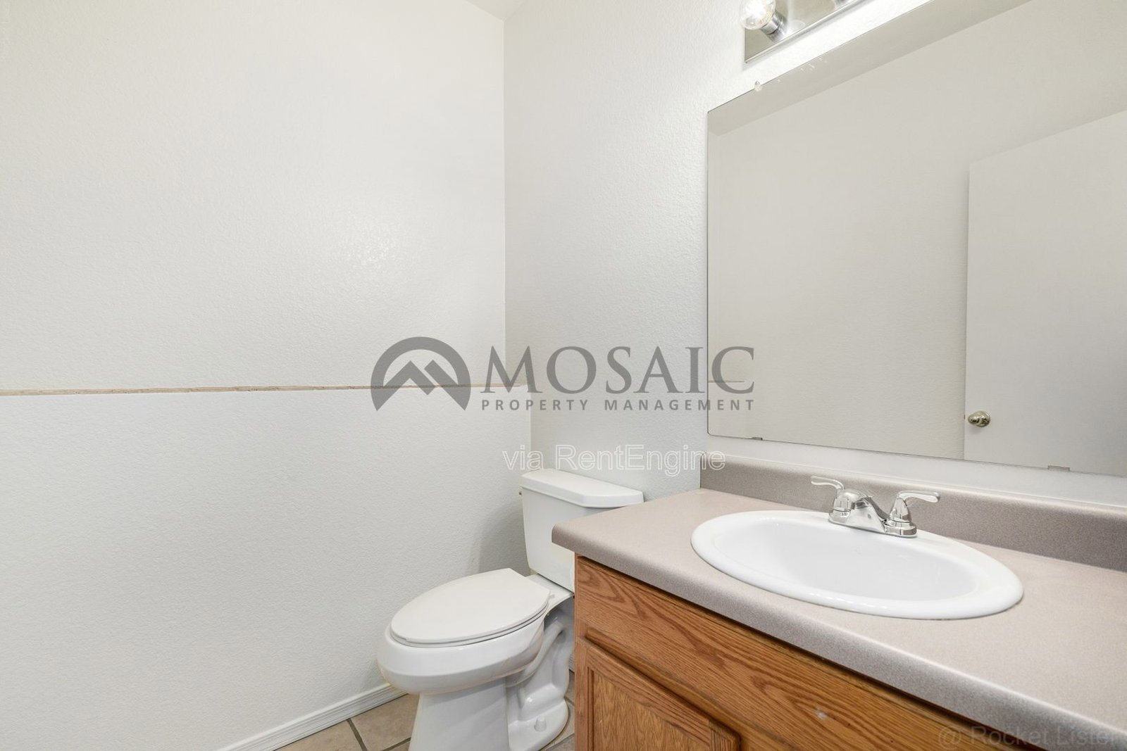 Perfect 2 bed 2 bath Condo! Brand New Flooring! property image