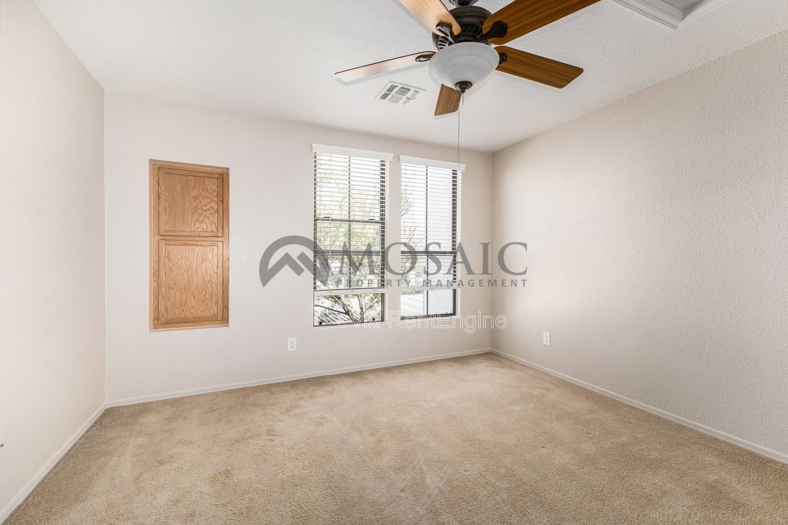 Perfect 2 bed 2 bath Condo! Brand New Flooring! property image
