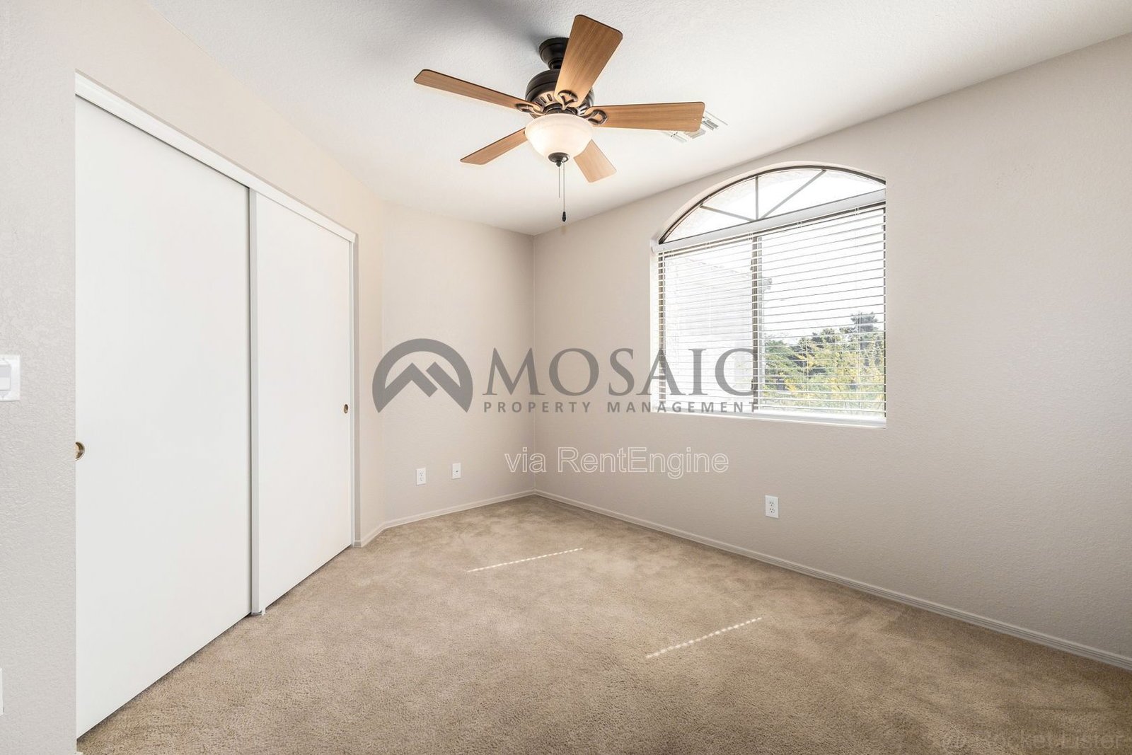 Perfect 2 bed 2 bath Condo! Brand New Flooring! property image