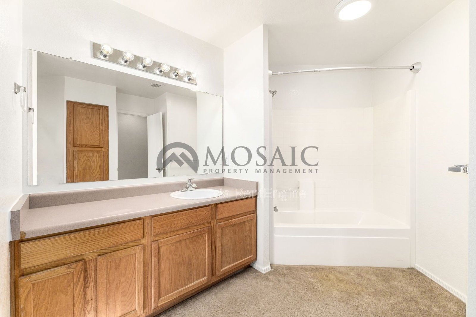 Perfect 2 bed 2 bath Condo! Brand New Flooring! property image