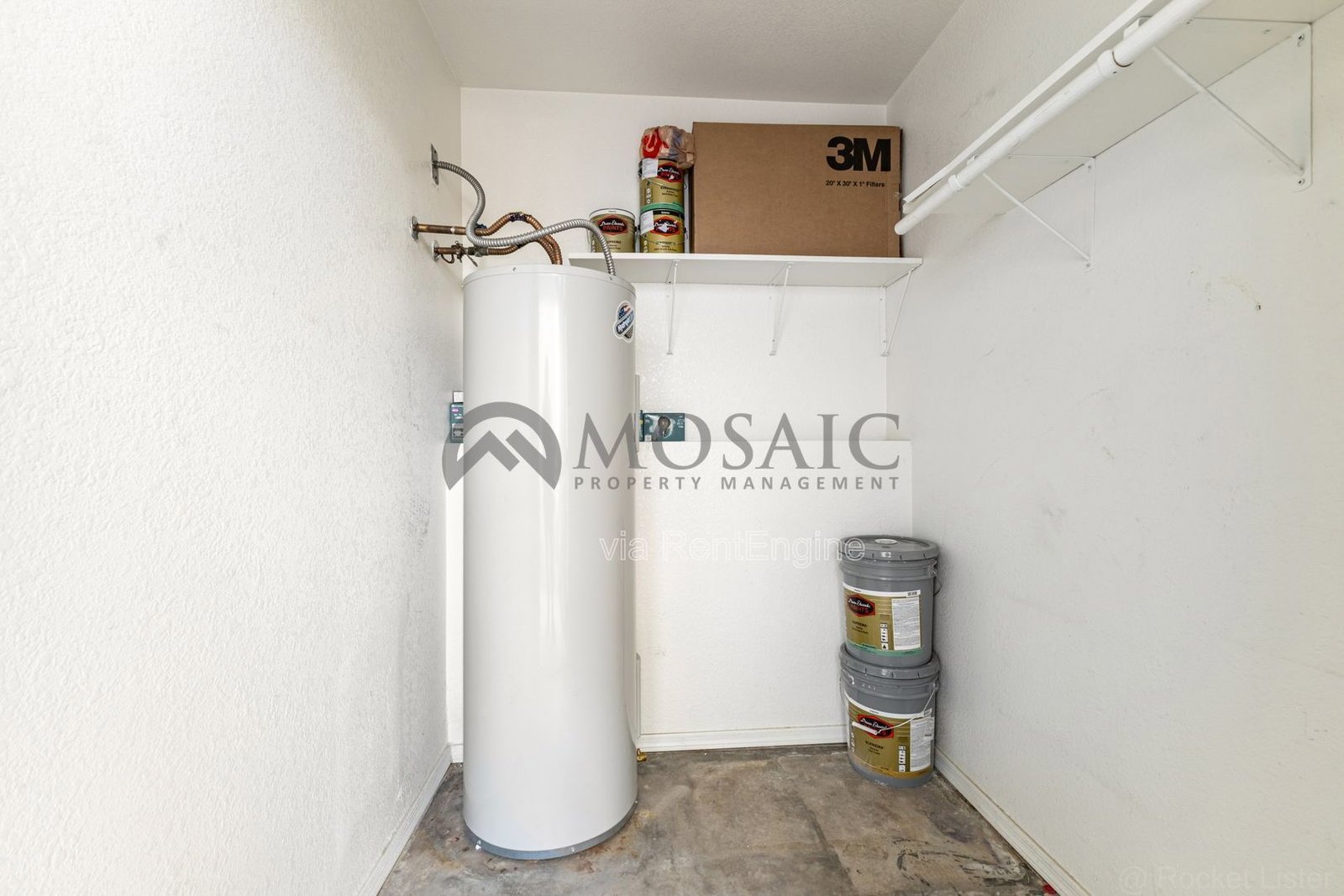 Perfect 2 bed 2 bath Condo! Brand New Flooring! property image