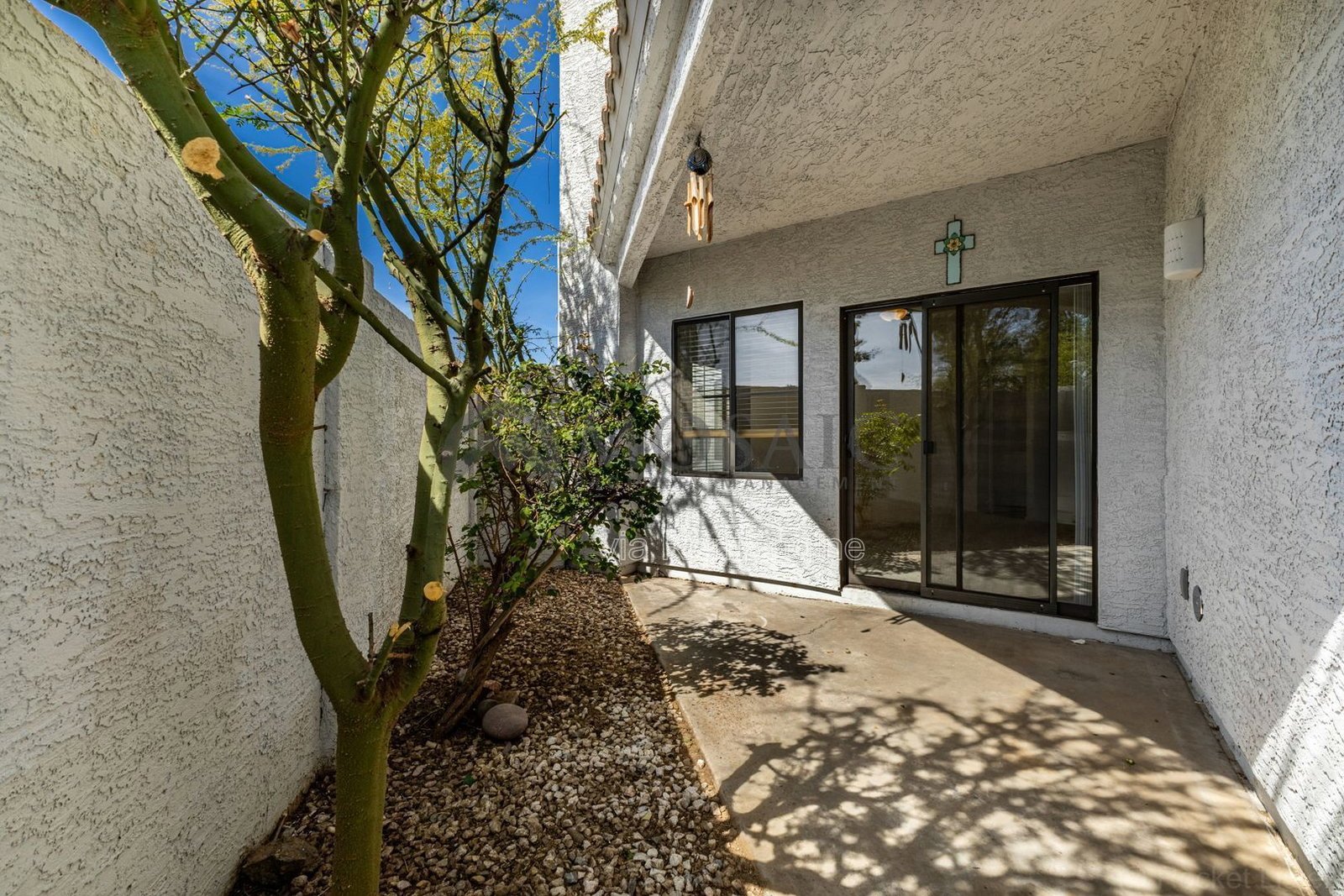 Perfect 2 bed 2 bath Condo! Brand New Flooring! property image