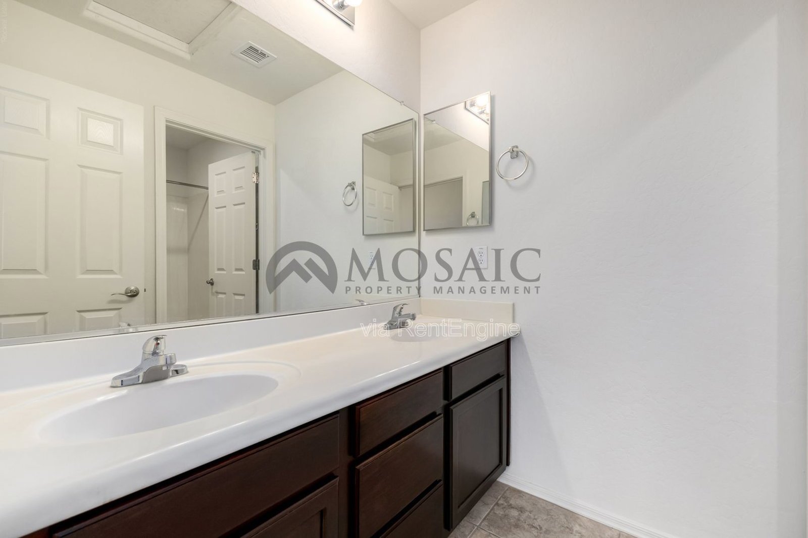 Spacious 4-Bedroom Home with 3 Full Baths in Prime Gilbert Location! property image