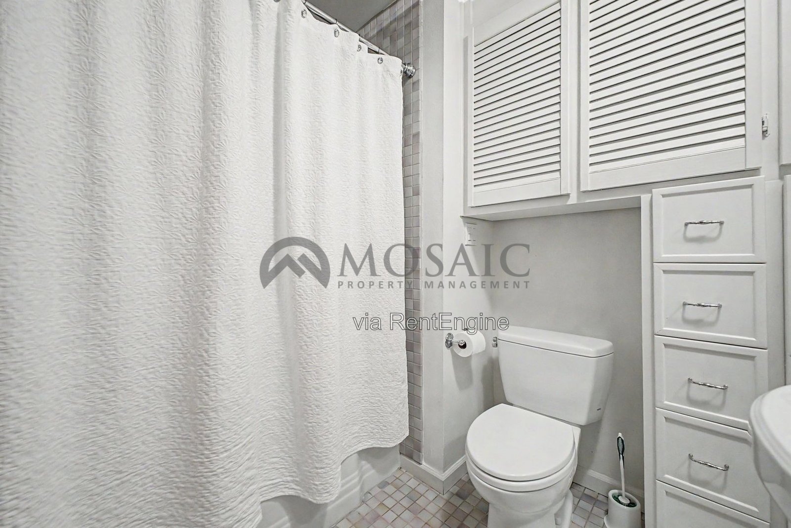Sunshine, splashing, and a backyard built for it! property image