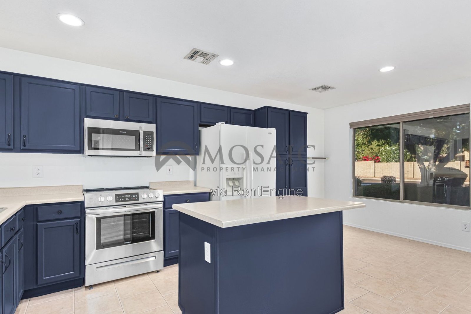 Lovely 3 bed/2 bath home in Surprise property image