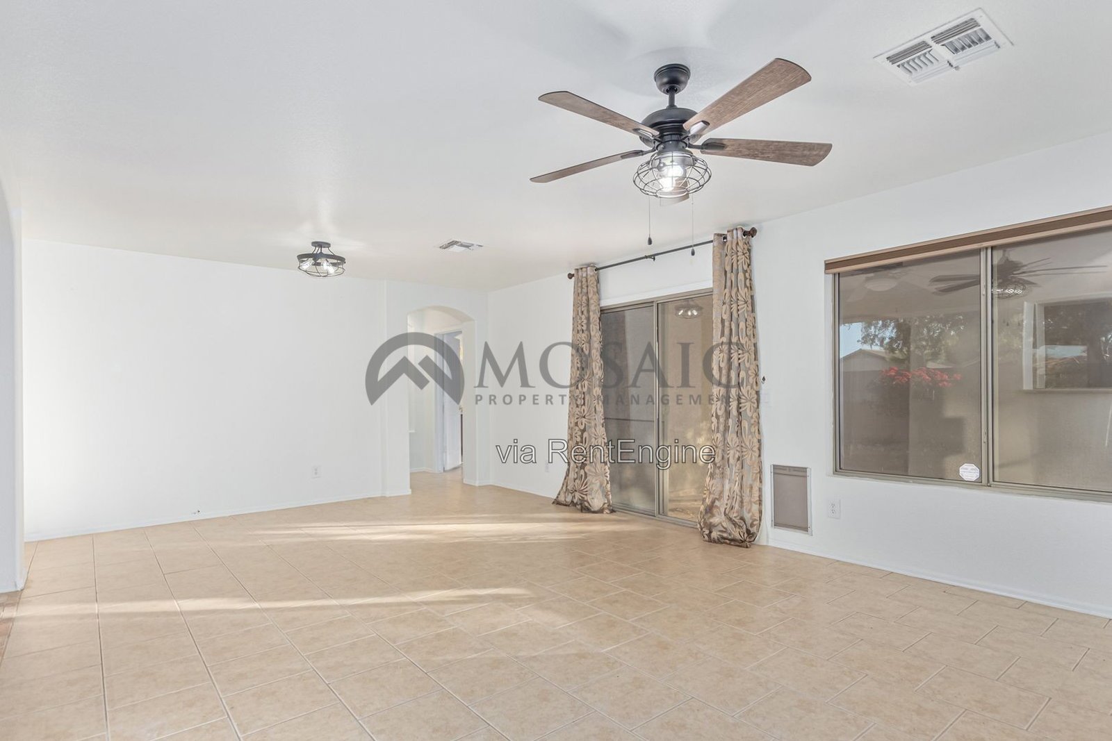 Lovely 3 bed/2 bath home in Surprise property image