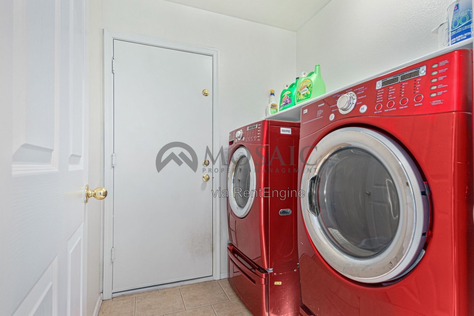Lovely 3 bed/2 bath home in Surprise property image