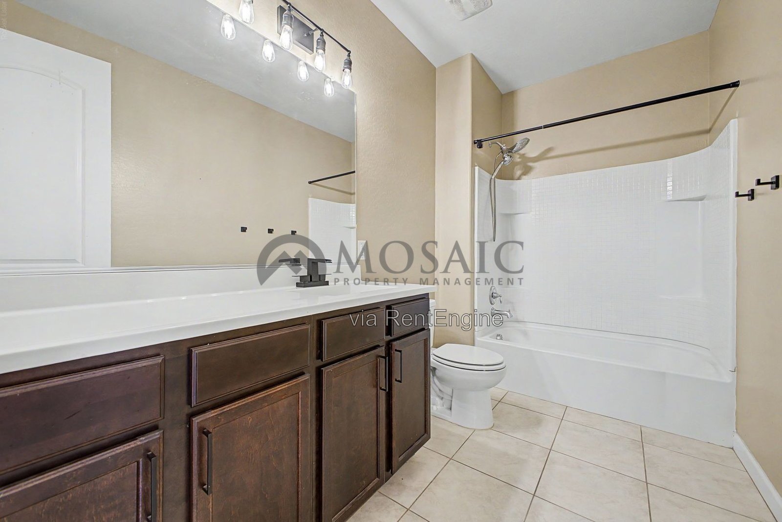 Stunning 3 bed, 2 bathroom home in San Tan Valley! property image