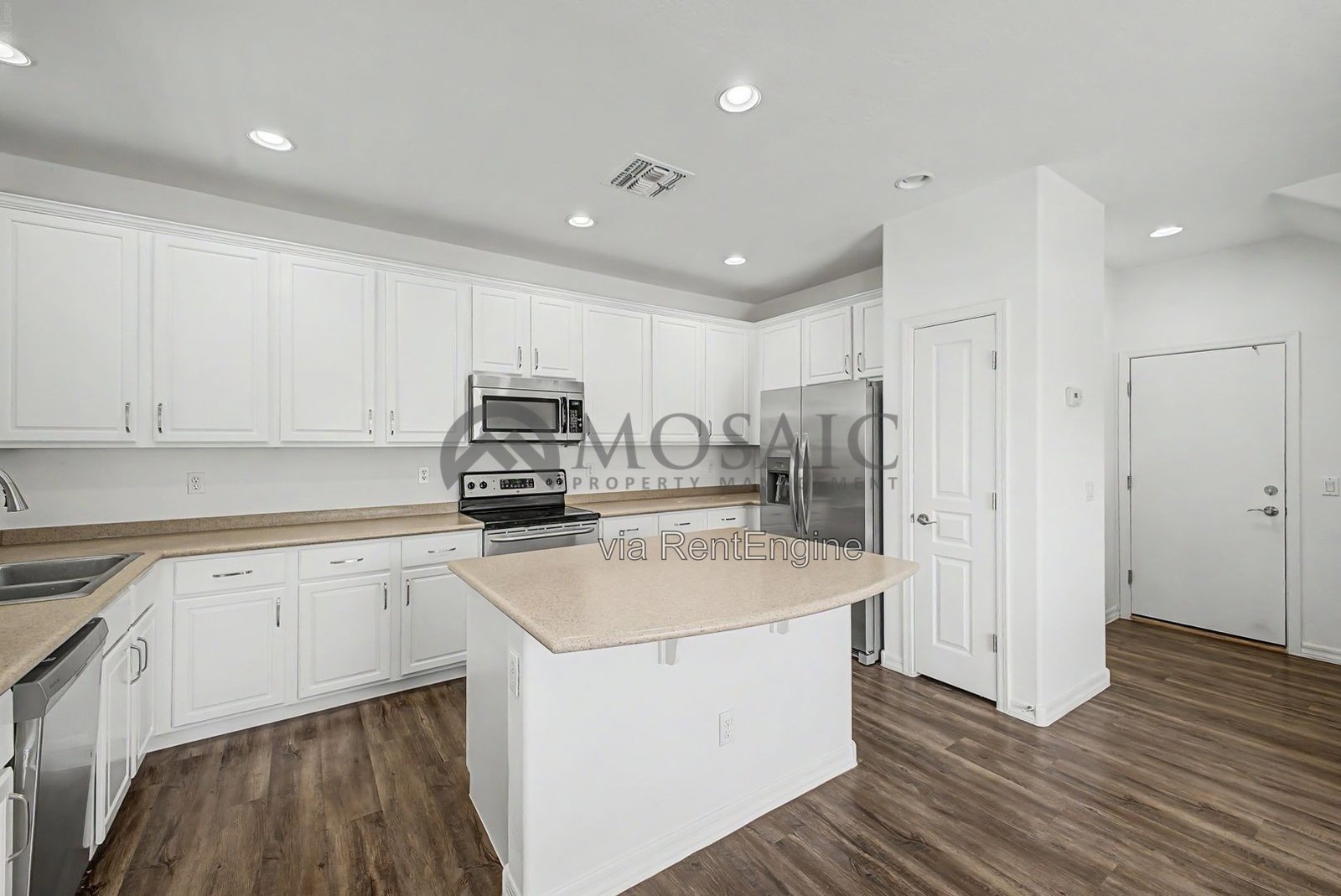 Stunning 3 bed 2.5 bathroom home in Gilbert! property image