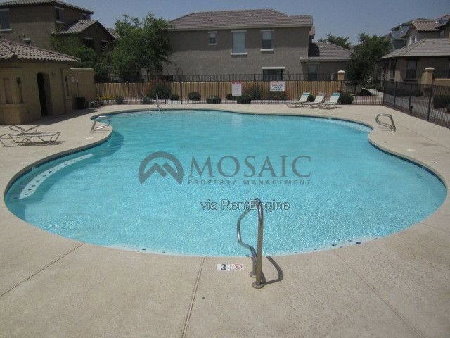 Stunning 3 bed 2.5 bathroom home in Gilbert! property image
