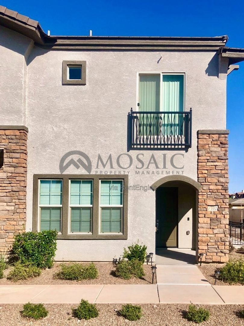ELEGANT 2 Bed/ 2.5 bath Townhome In Gilbert! property image